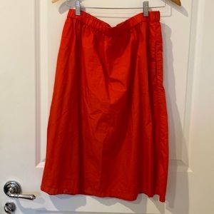 Light weight skirt in red